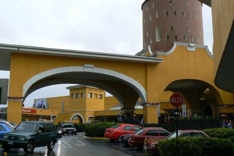 Mall Paseo de Las Flores en Heredia, Costa Rica